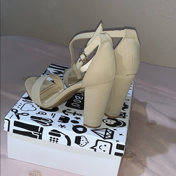 High heels - Picture 2 of 2